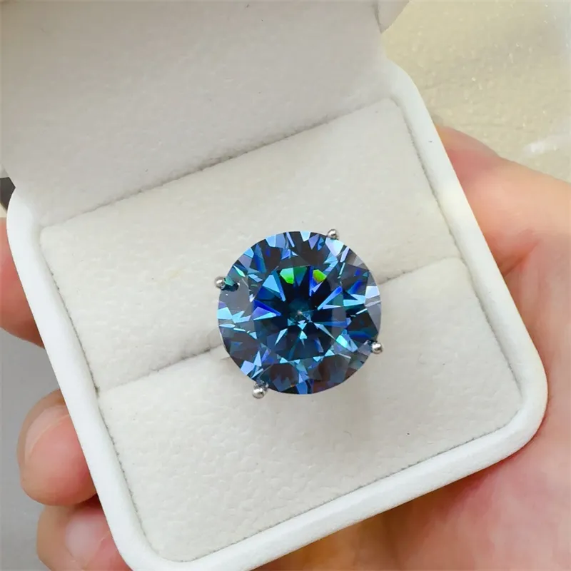 10 Carat 925 Sterling Silver Moissanite Ring - Image 2