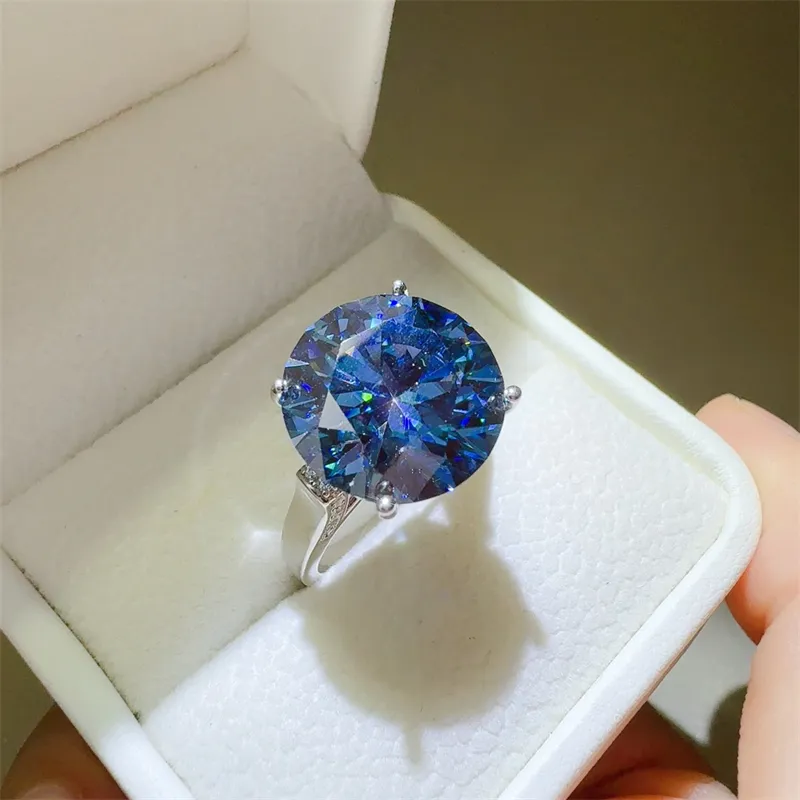 10 Carat 925 Sterling Silver Moissanite Ring - Image 3