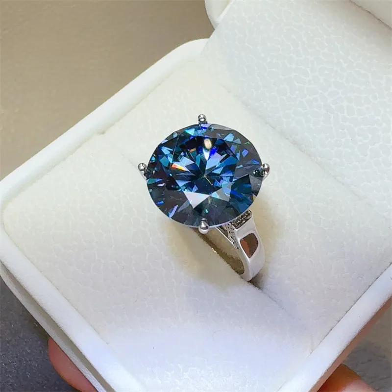 10 Carat 925 Sterling Silver Moissanite Ring - Image 4