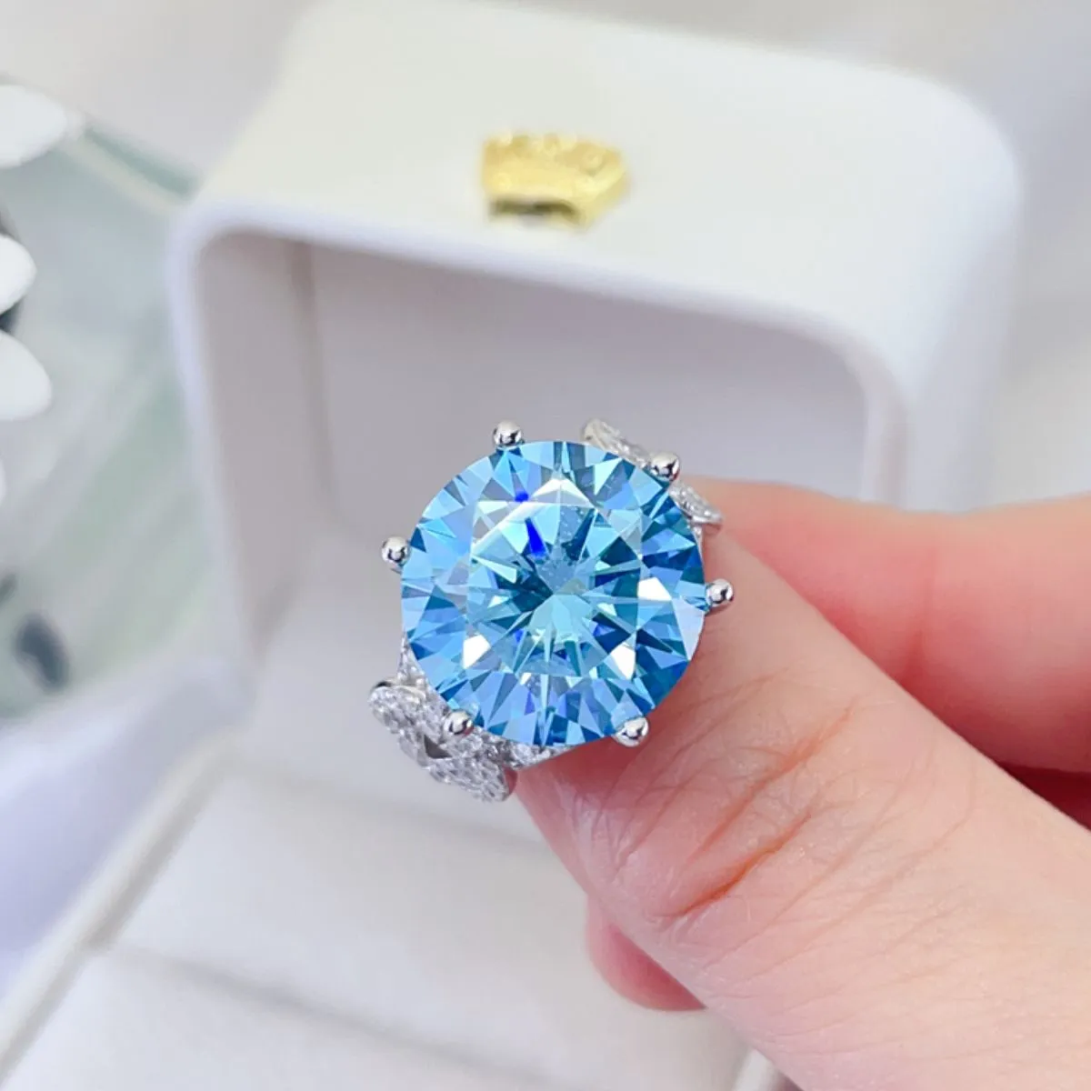 10 Carat Moissanite 925 Sterling Silver Ring - Image 4