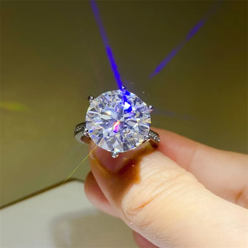 10 Carat Moissanite 925 Sterling Silver Ring - Image 2