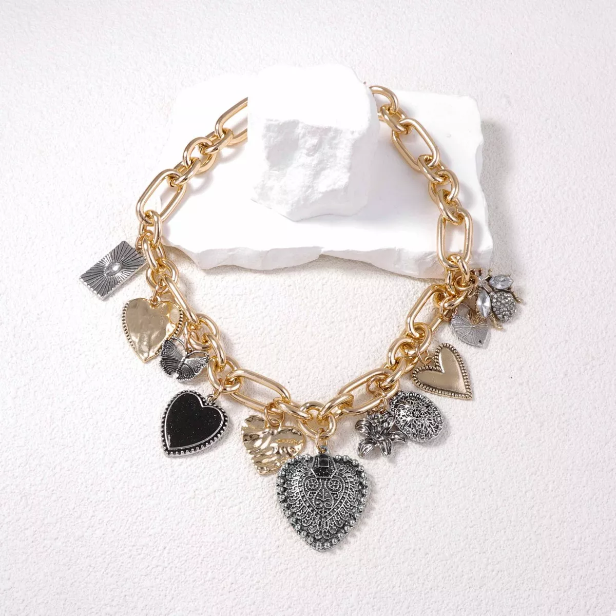 18K Gold-Plated Alloy Heart Charm Chain Statement Necklace - Image 2
