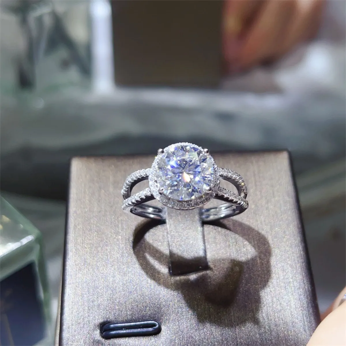 2 Carat 925 Sterling Silver Moissanite Ring - Image 3
