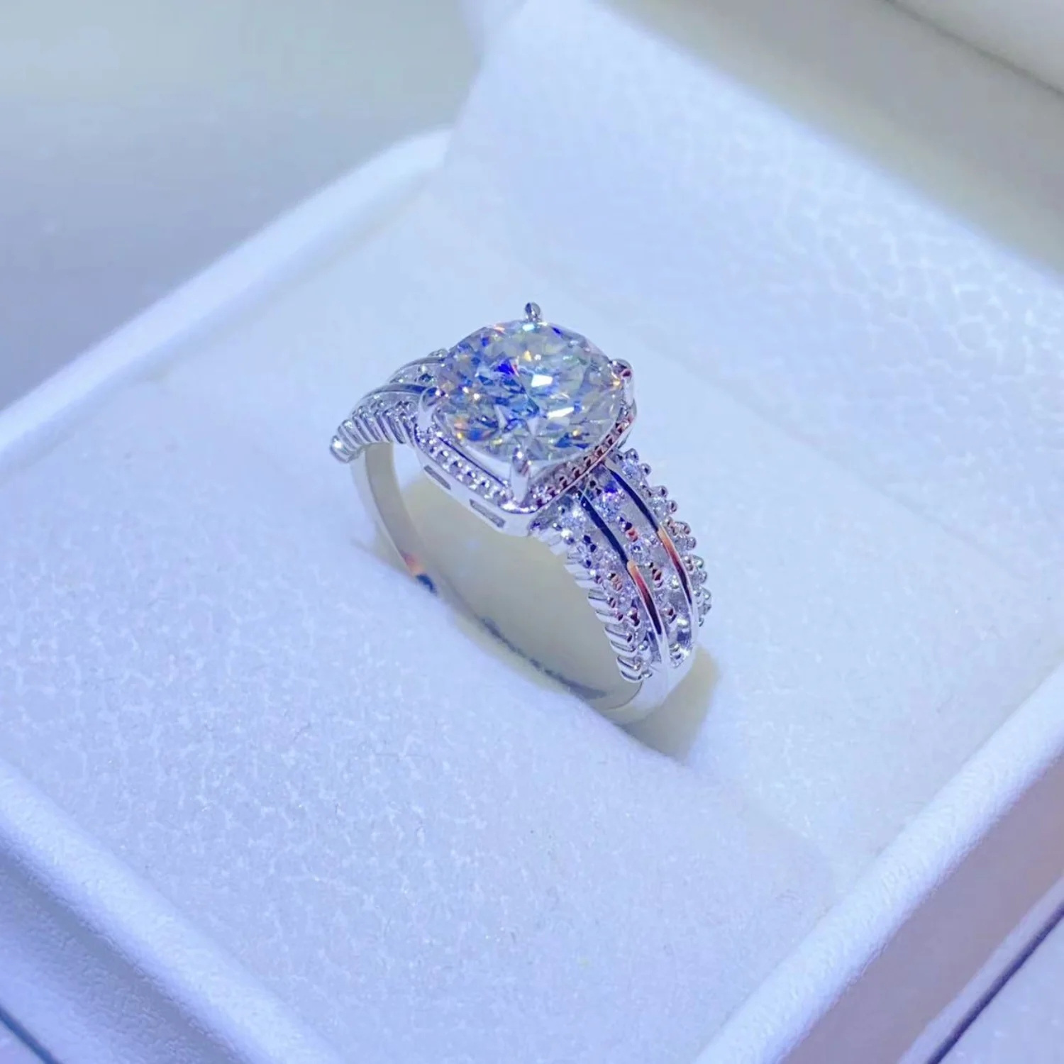 2 Carat Moissanite 925 Sterling Silver Ring - Image 2