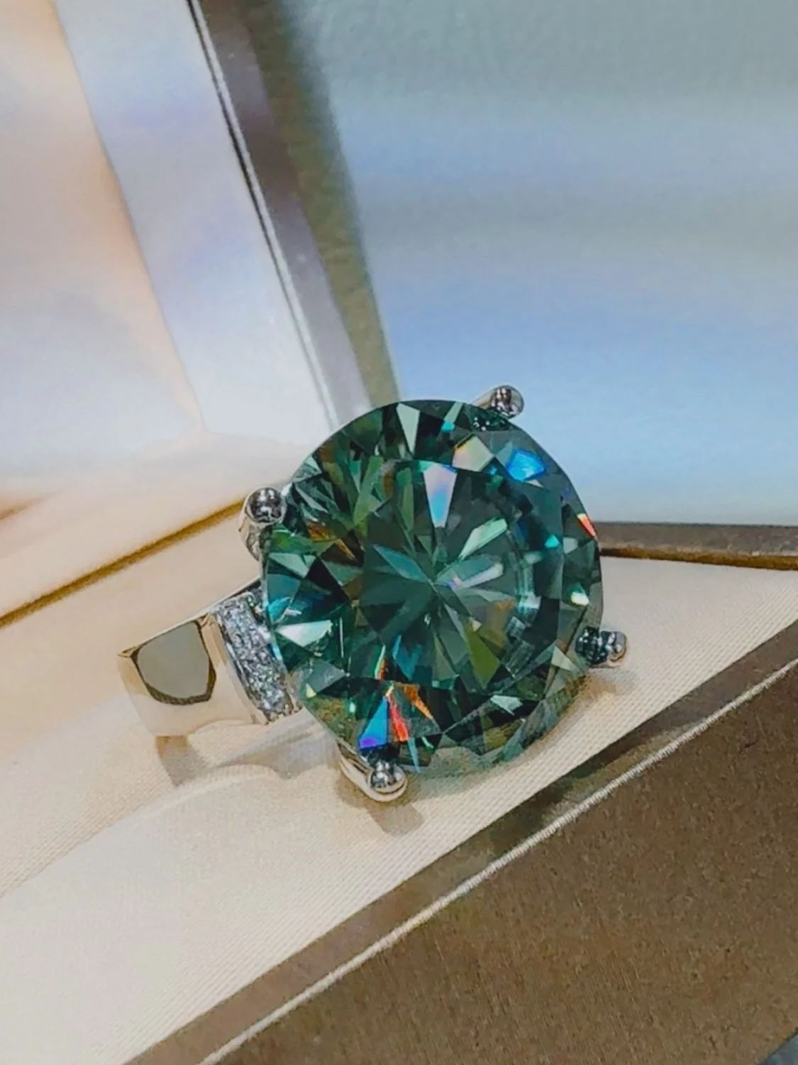 20 Carat Moissanite 925 Sterling Silver Ring - Image 6