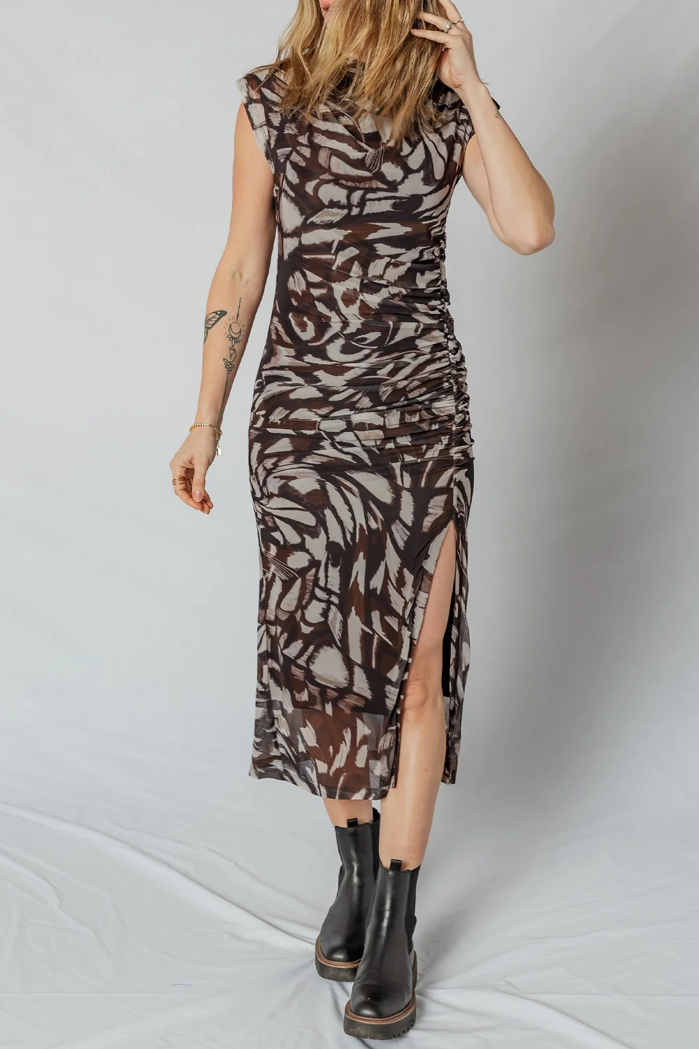 Abstract Print Ruched Midi Dress with Slit - Image 3