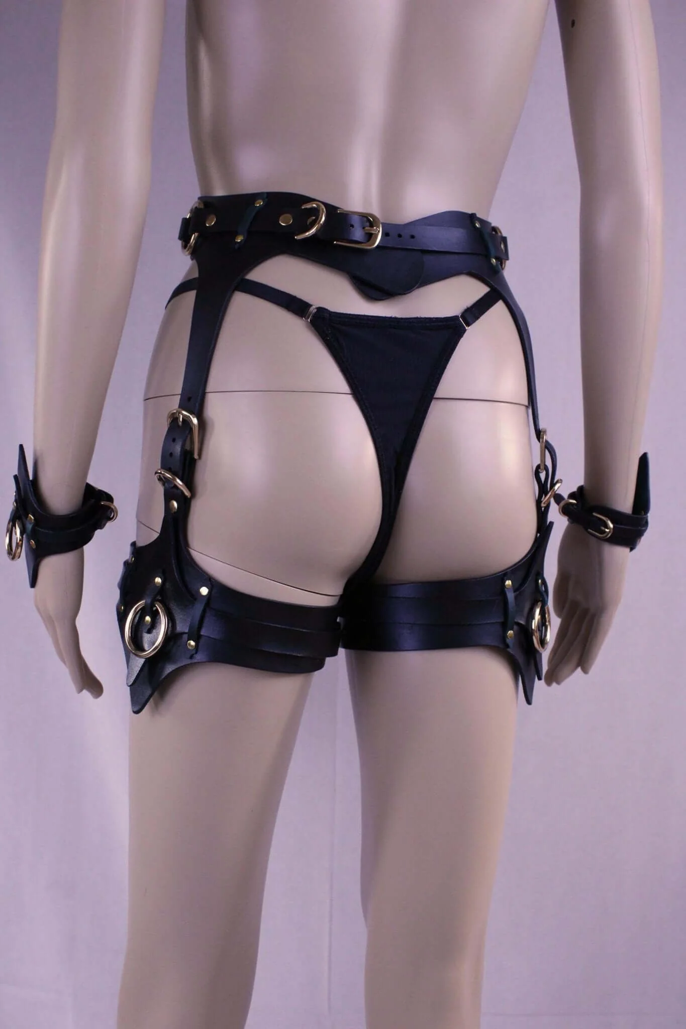 Bondage Gear Leather Thigh Harness Cuffs Set for BDSM Play - Image 2