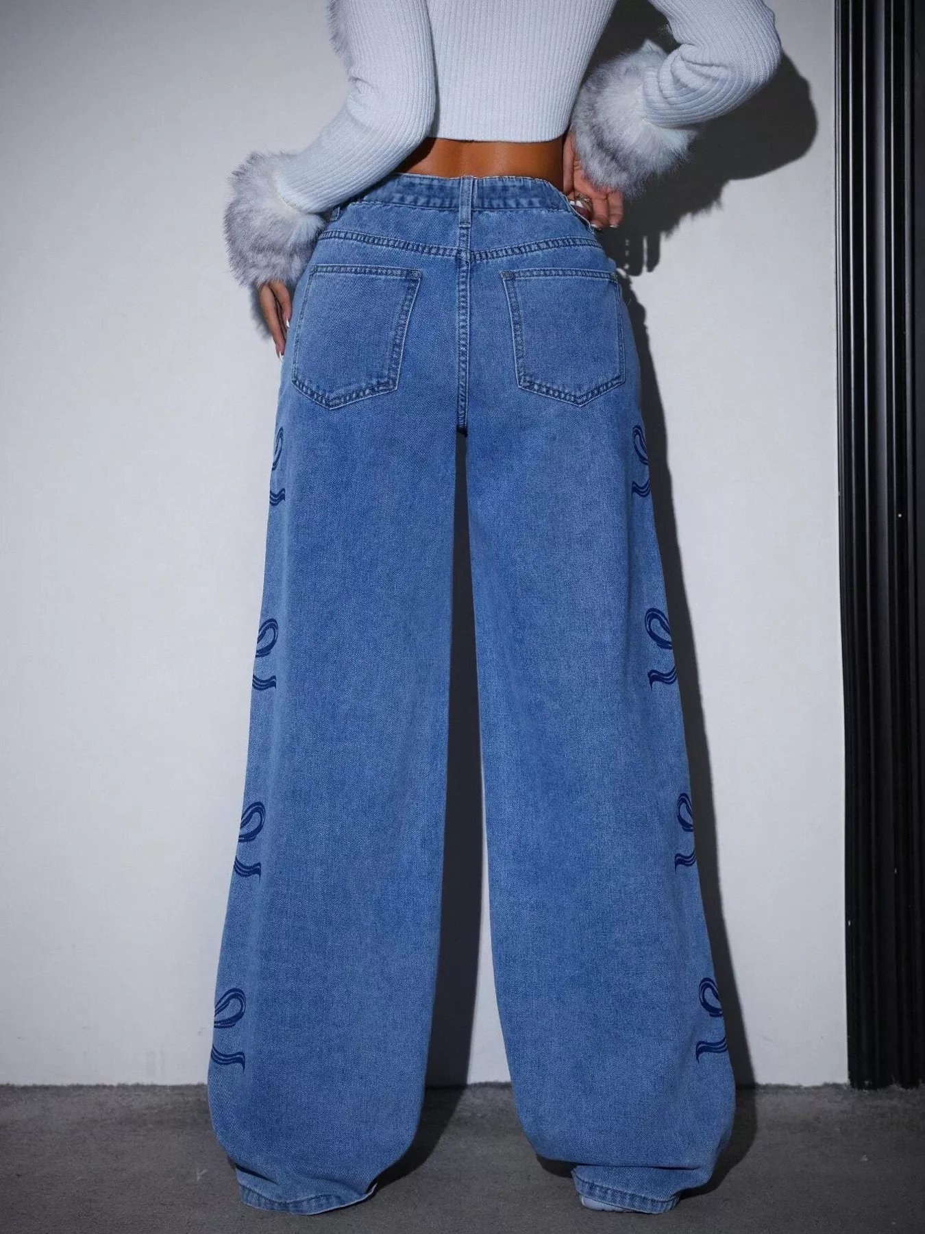 Bow-Embellished Wide Leg Jeans - Image 4