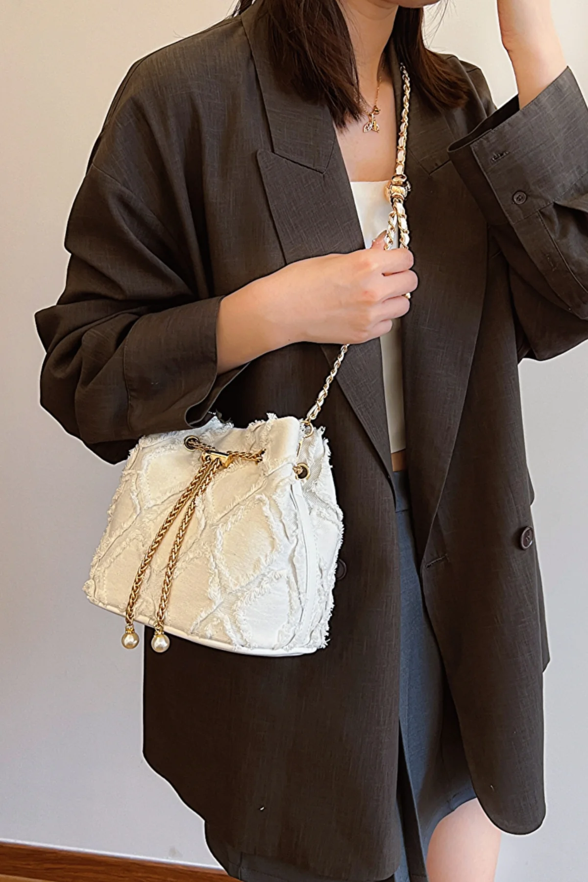Chain Drawstring Raw Edge Denim Bucket Bag - Image 14