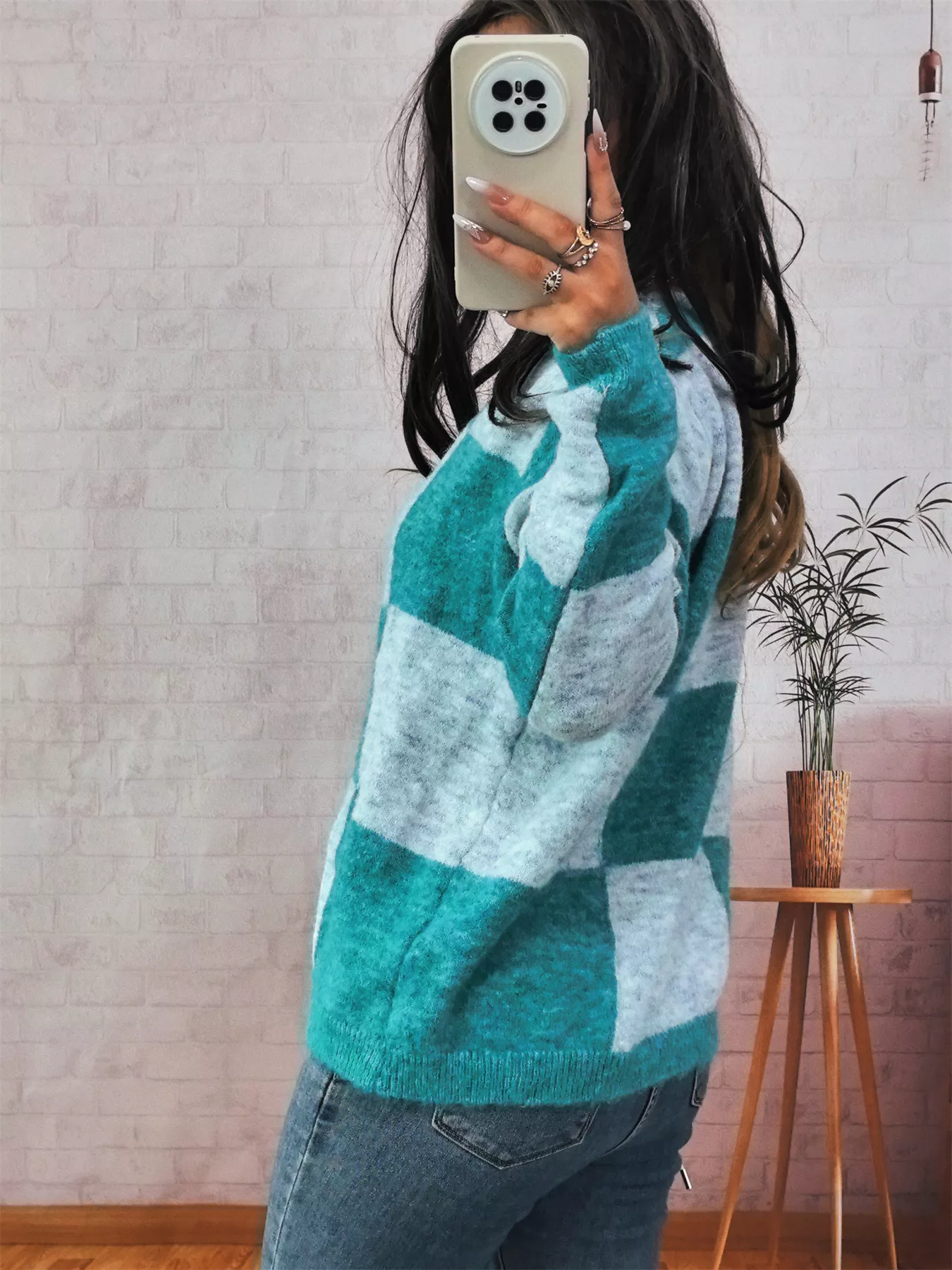 Color Block Round Neck Sweater - Image 10