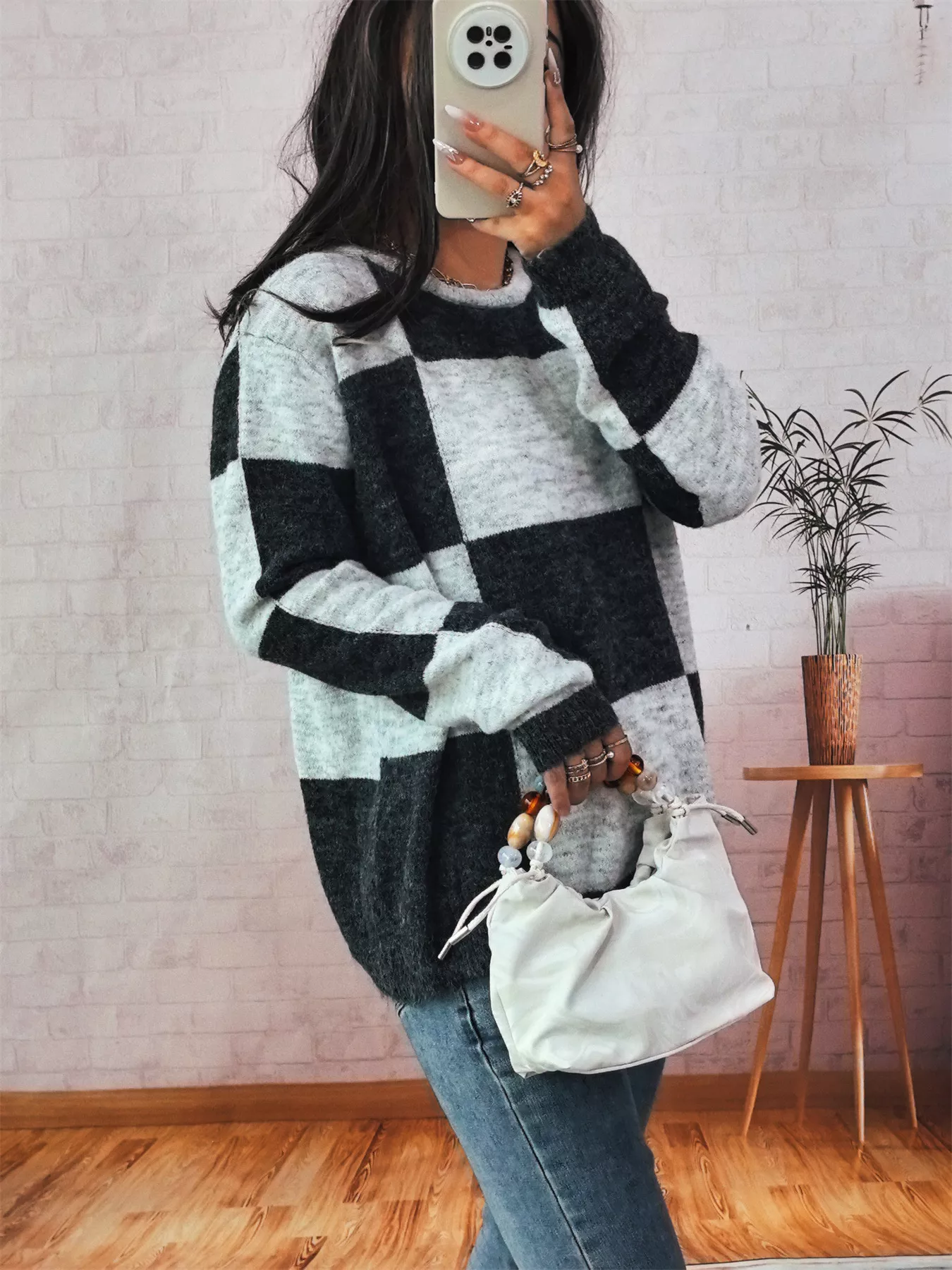 Color Block Round Neck Sweater - Image 3