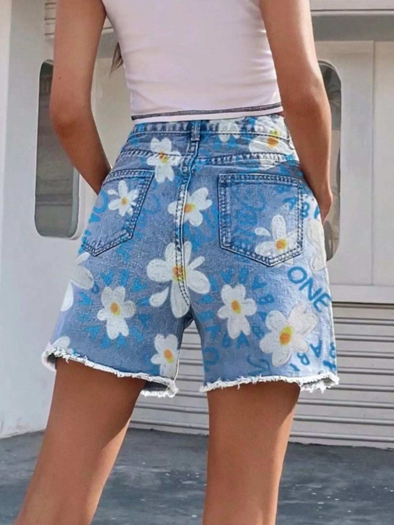 Daisy Frayed Hem Denim Shorts - Image 3