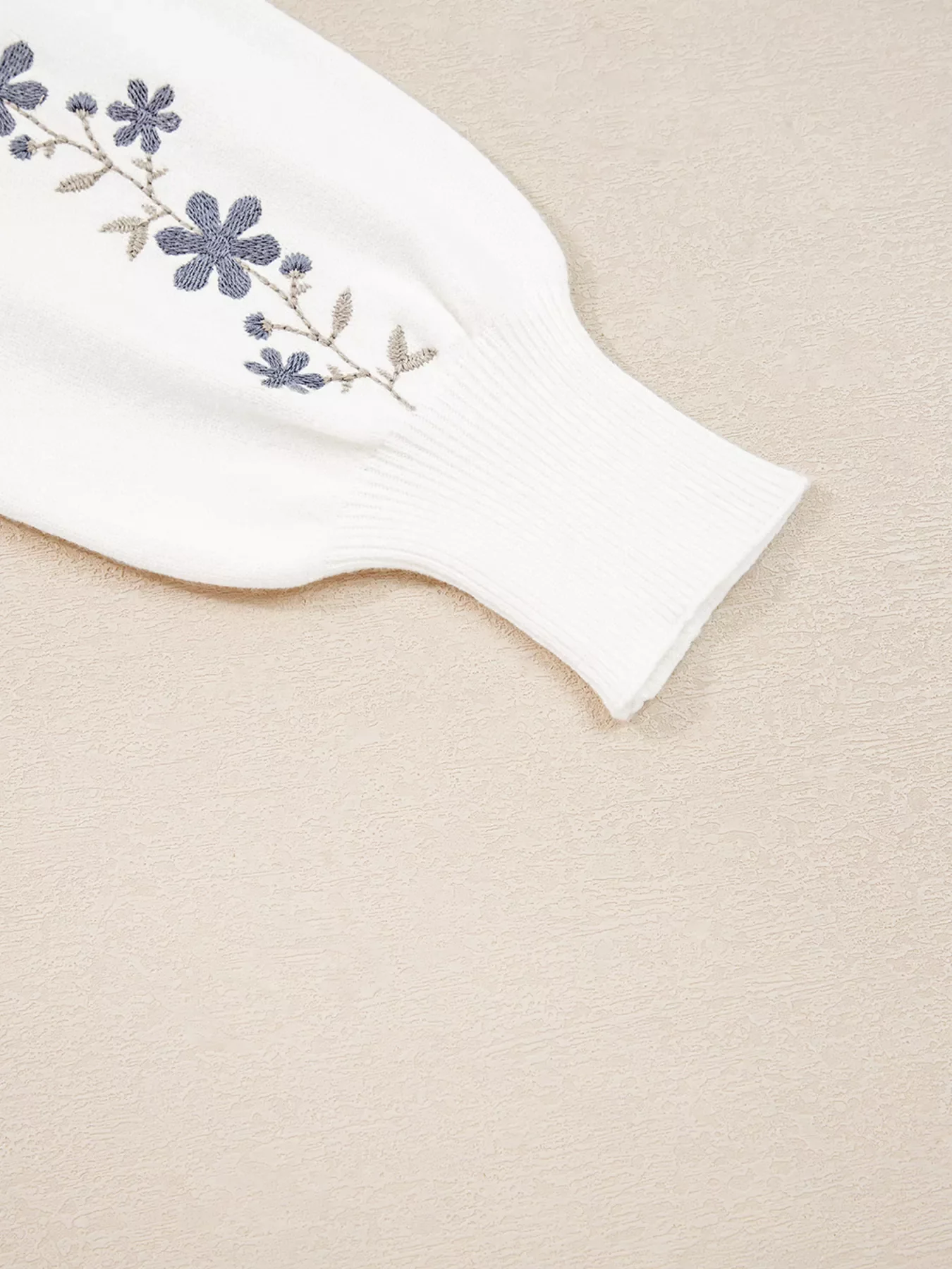 Floral Embroidered Scallop Hem Cropped Sweater - Image 7