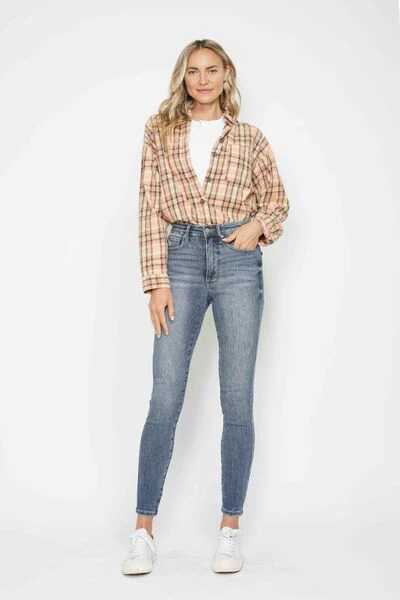 Judy Blue Full Size Tummy Control Contrast Wash Skinny Jeans - Image 6