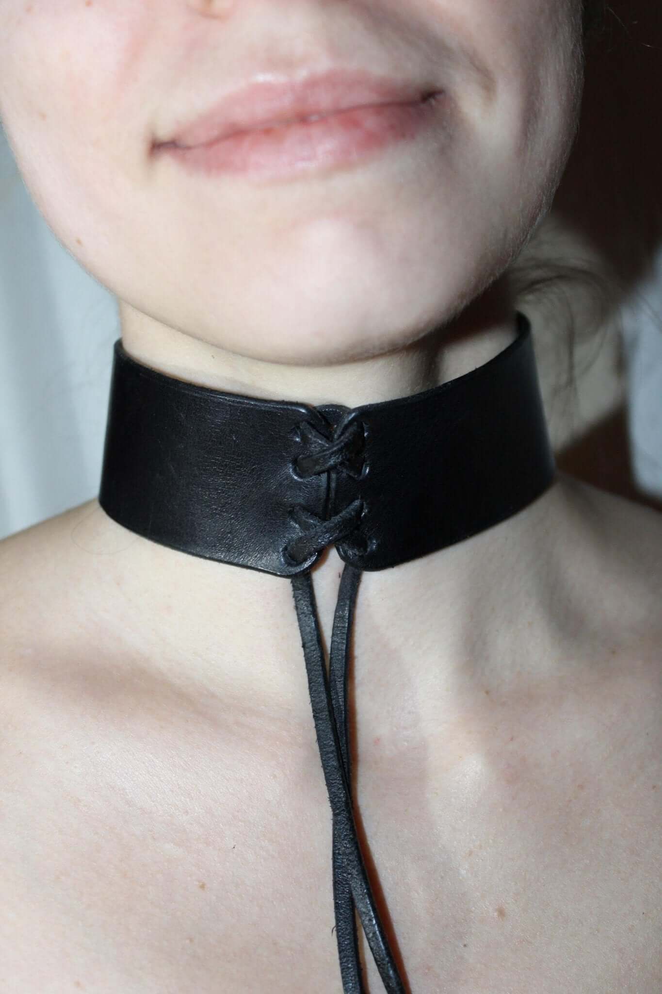 Leather Choker Collar for BDSM Roleplay and Fetish Wear - Image 2