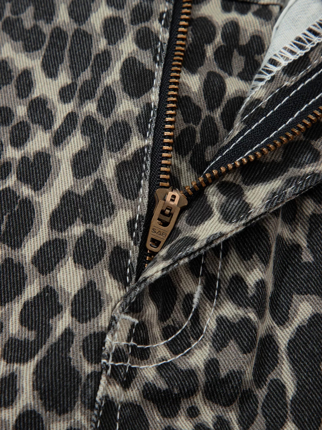 Leopard Print High Waist Barrel Jeans - Image 6