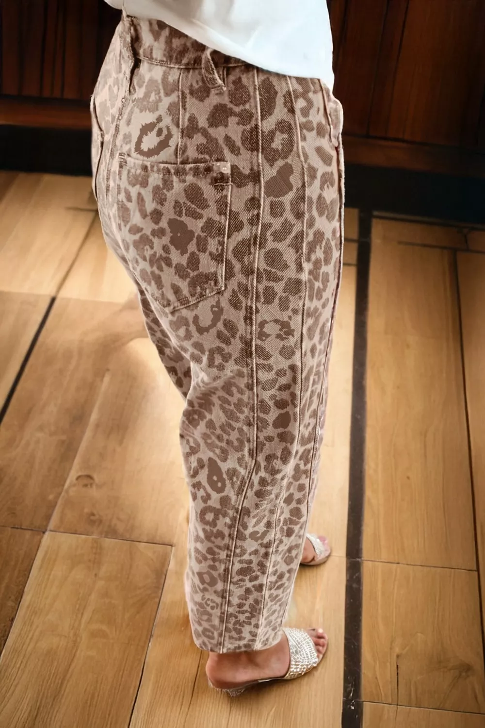 Leopard Print High-Waisted Cropped Jeans - Image 2