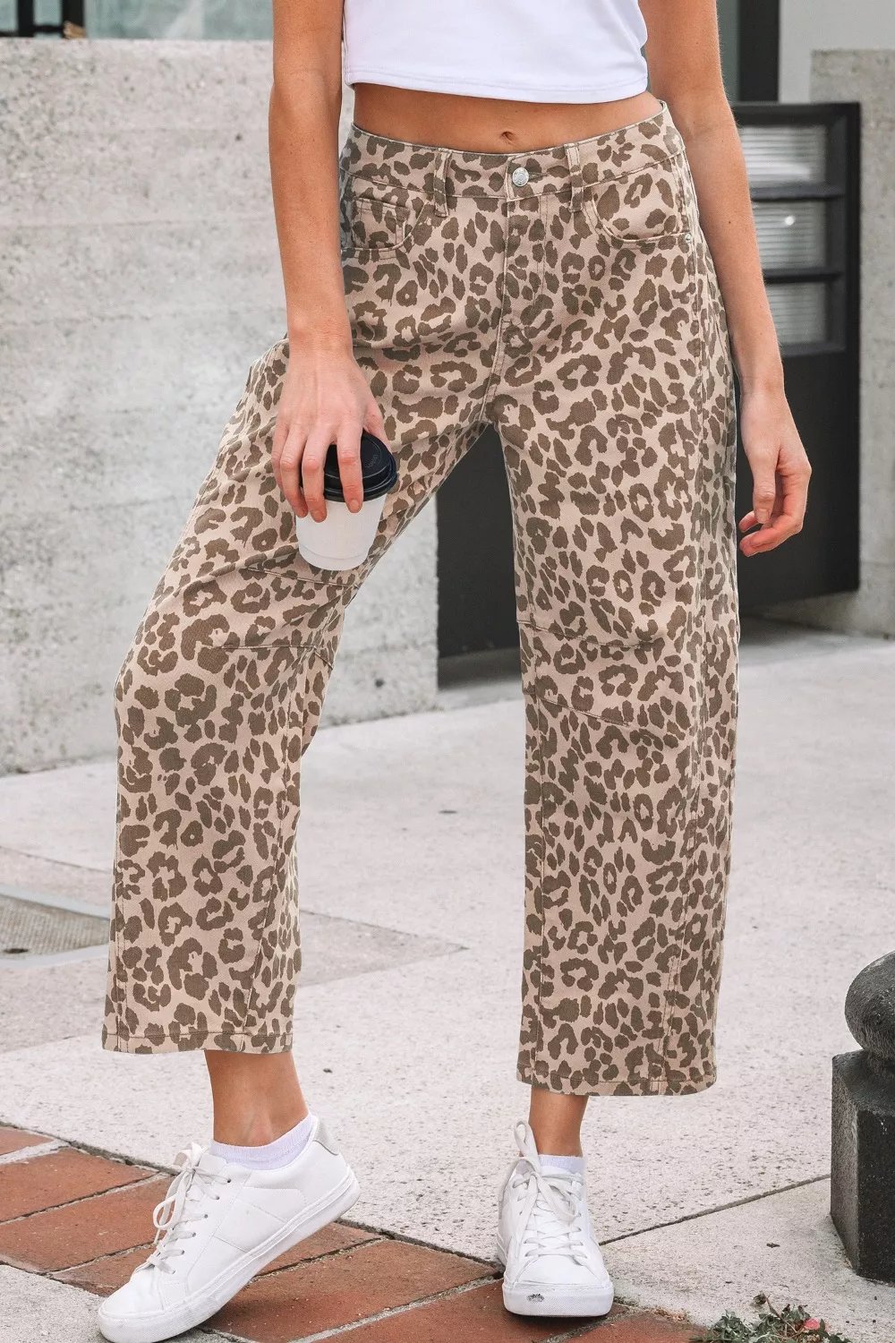 Leopard Print High-Waisted Cropped Jeans - Image 3