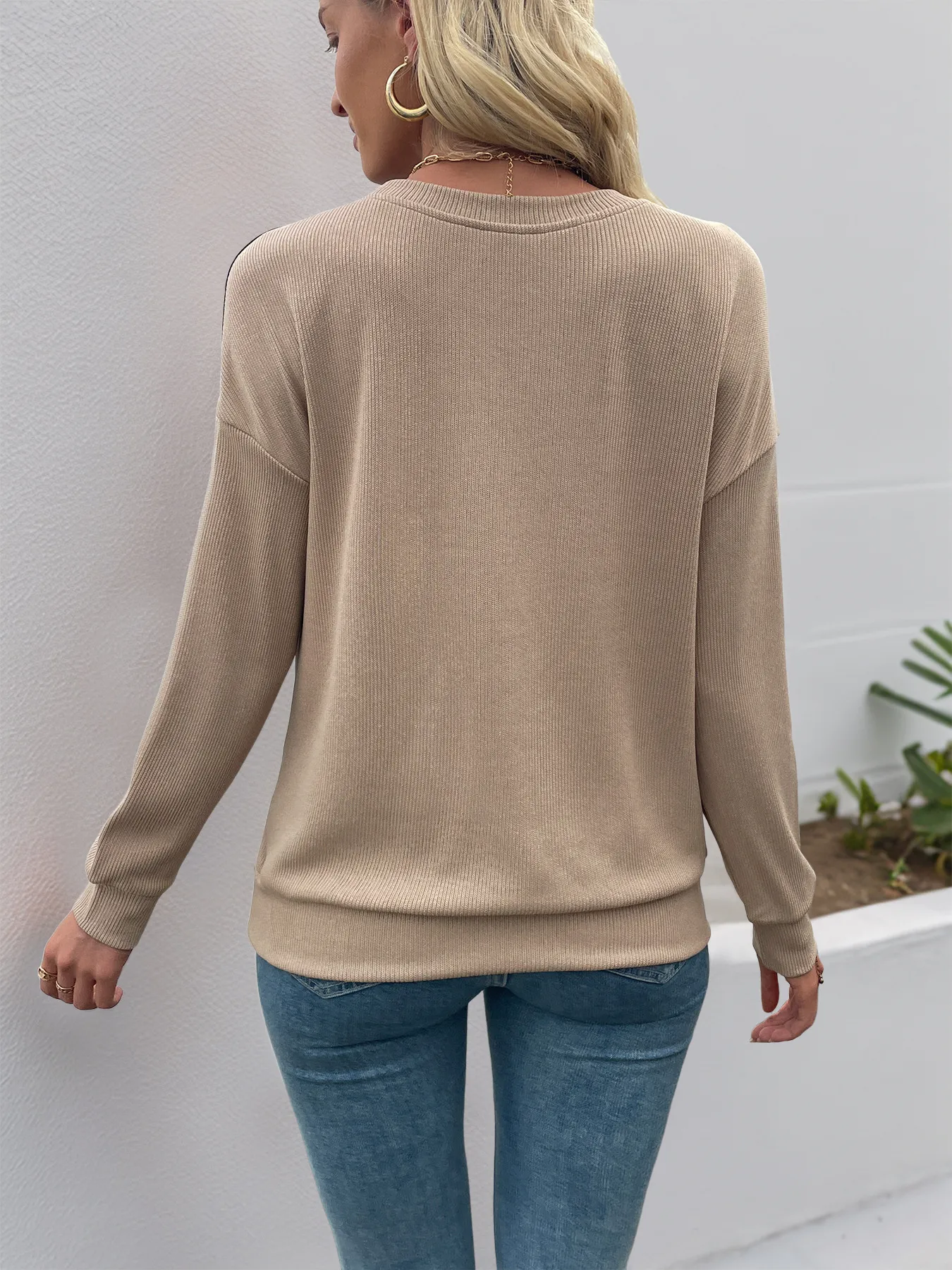 Leopard Round Neck Long Sleeve Sweatshirt - Image 5