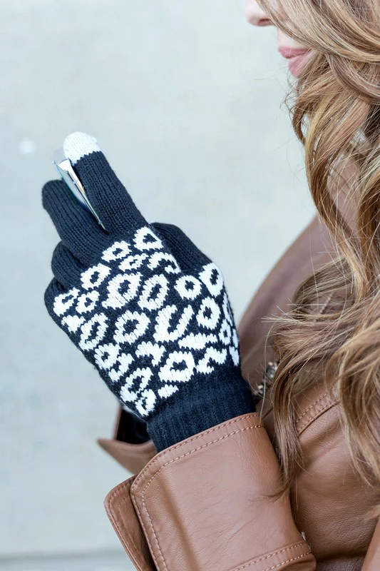 Leopard Stretch Touch Gloves - Image 3