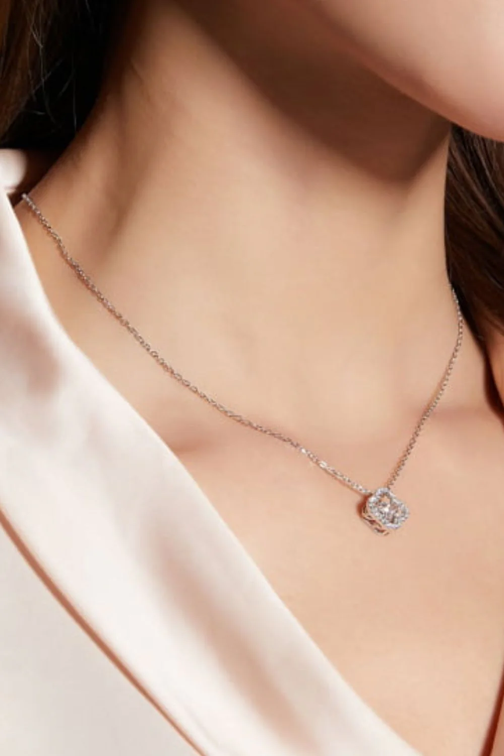 Moissanite Four Leaf Clover Pendant Necklace - Image 5