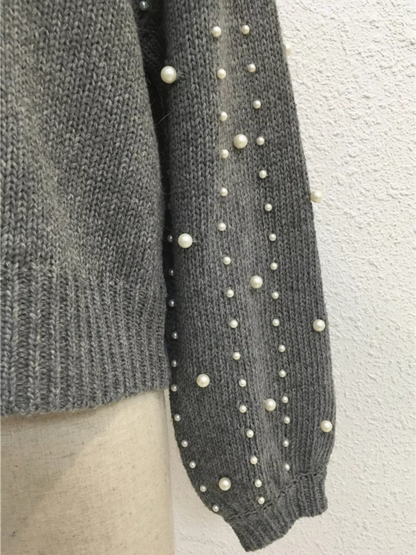 Pearl-Embellished Mock Neck Sweater - Image 15