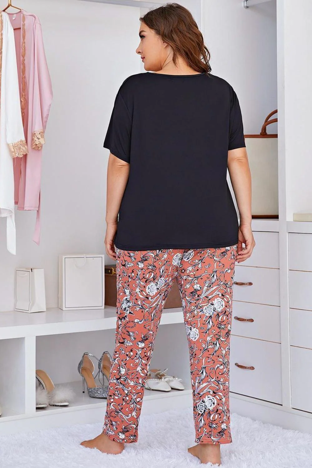 Plus Size Contrast Round Neck Tee and Floral Pants Lounge Set - Image 2