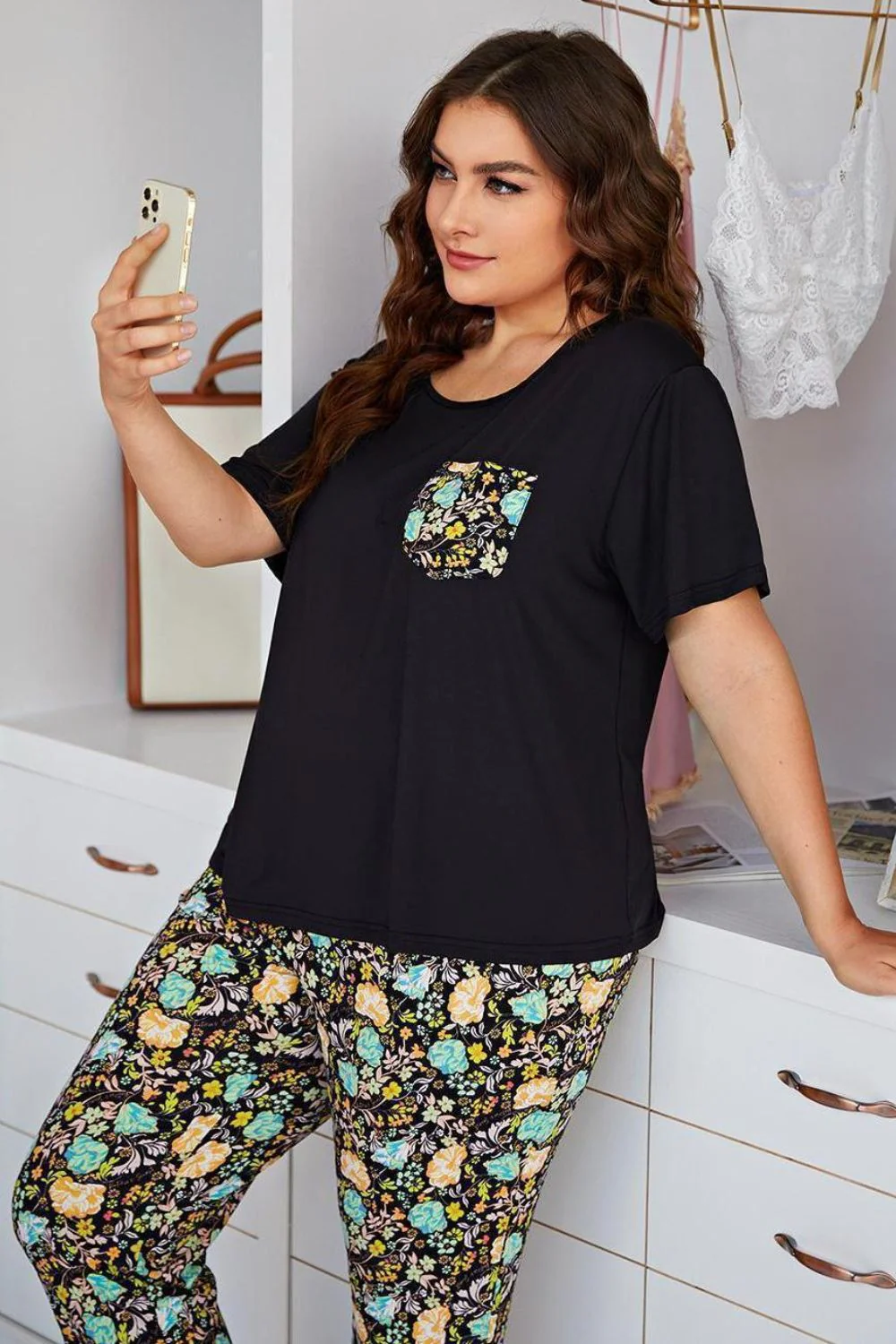 Plus Size Contrast Round Neck Tee and Floral Pants Lounge Set - Image 7