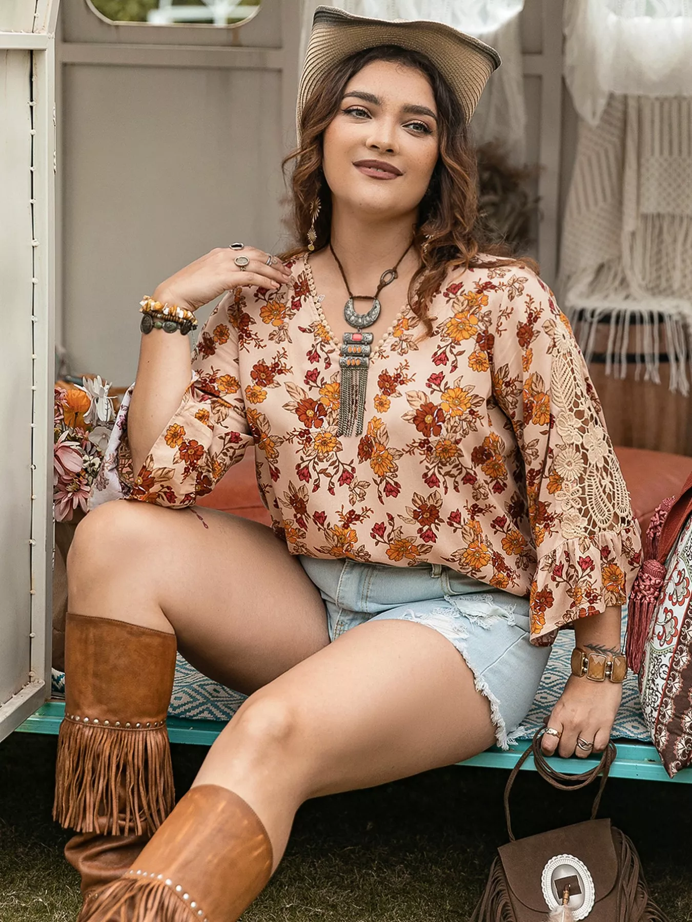 Plus Size Floral Lace Detail V-Neck Blouse - Image 2