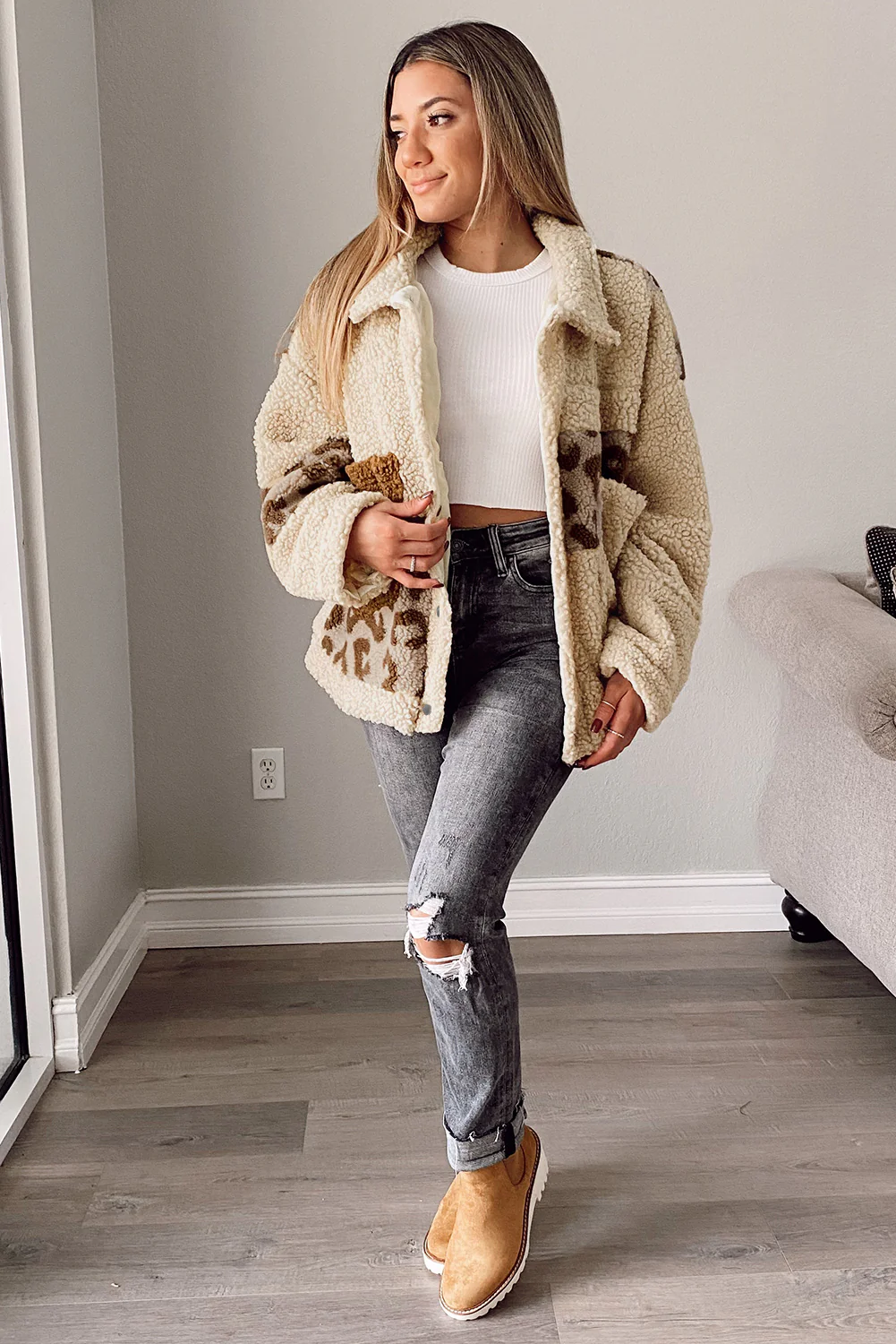 Pocketed Leopard Collared Neck Sherpa Jacket - Image 5