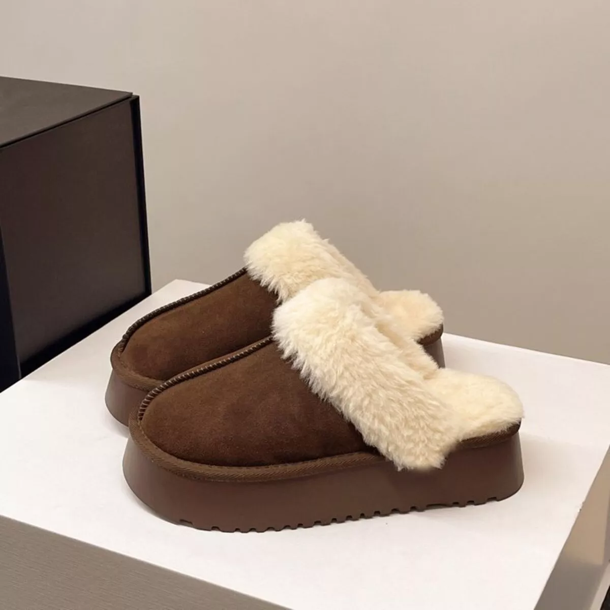 Round Toe Platform Slippers - Image 3