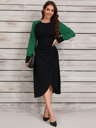 Ruched Contrast Long Sleeve Midi Dress - Image 8