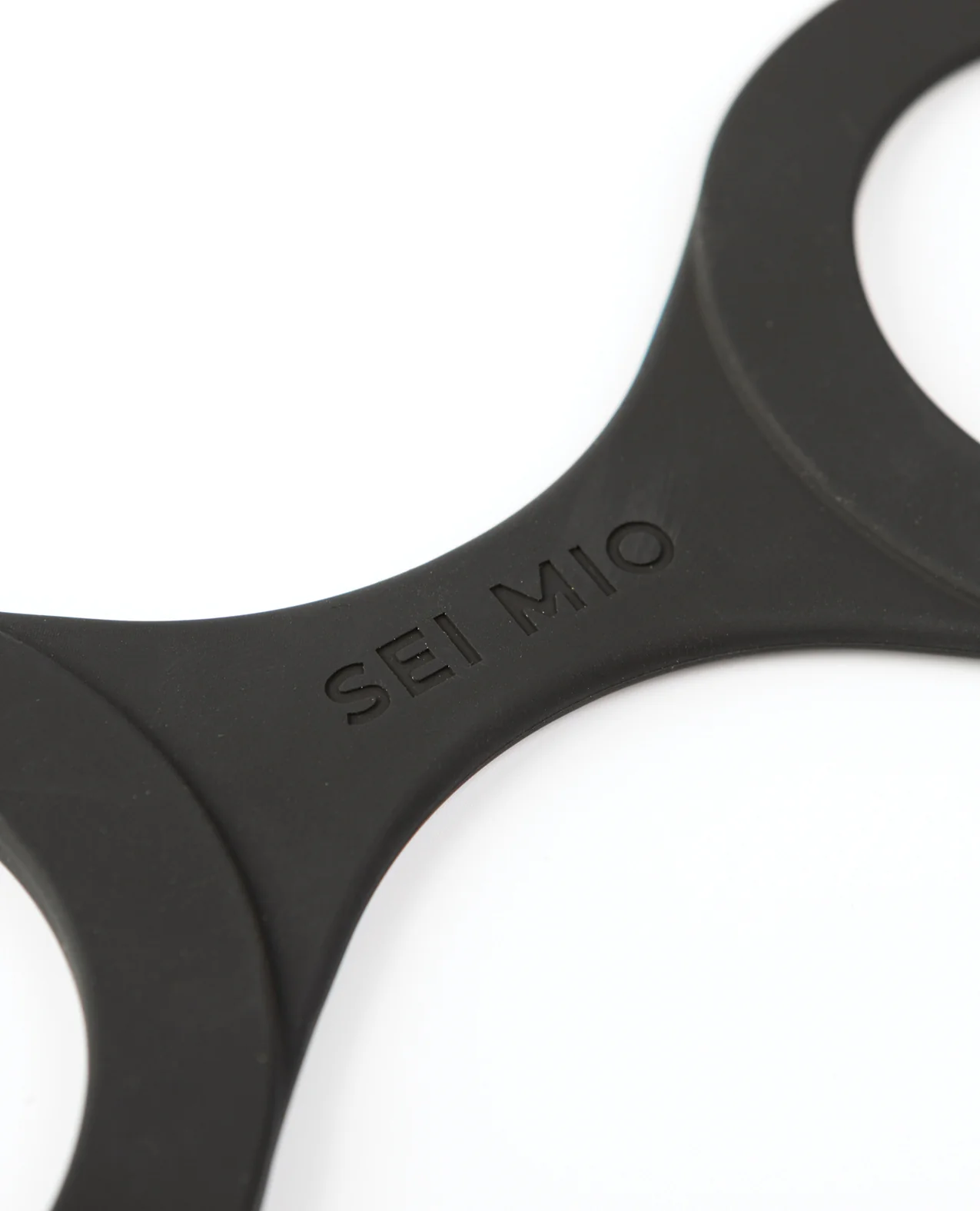 Sei Mio Handi Cuffs Super Strong Silicone Restraints - Medium, Black - Image 5